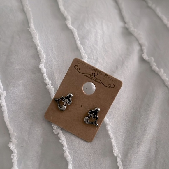 MERMAID EARRINGS FOR SALE. (never worn) only selling for $10! - Picture 2 of 3